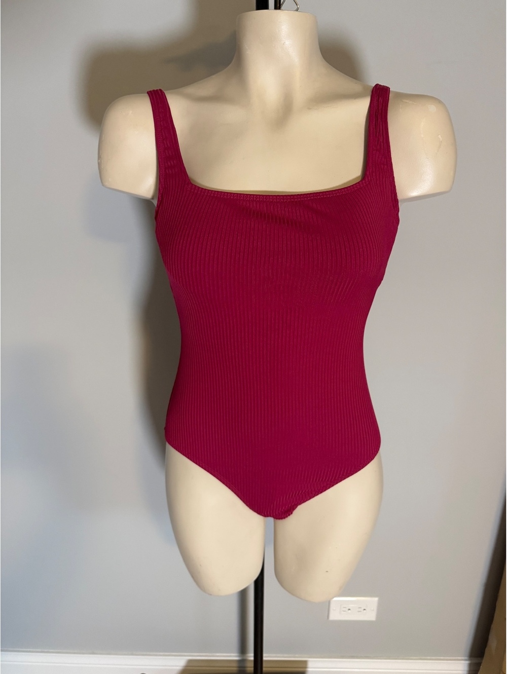 Bleu Rod Beattie Women's Ribbed Red One-Piece Swimsuit Size 4